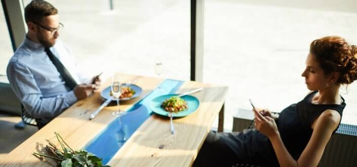 why men pull away - He Switches from Hot to Cold