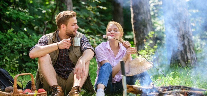 How to Start a Conversation With a Guy - Use Your Surroundings