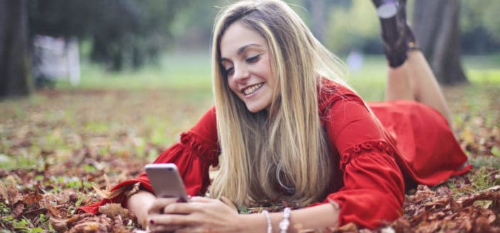How To Text A Guy - How To Flirt Over Text.jpg