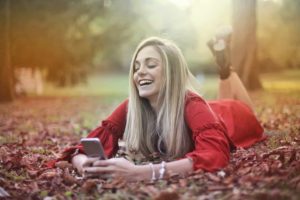 how to flirt over text - main