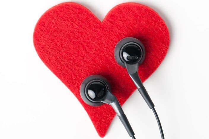 heart earphones object