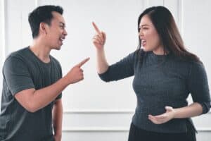 signs you're in a toxic relationship - fetaured