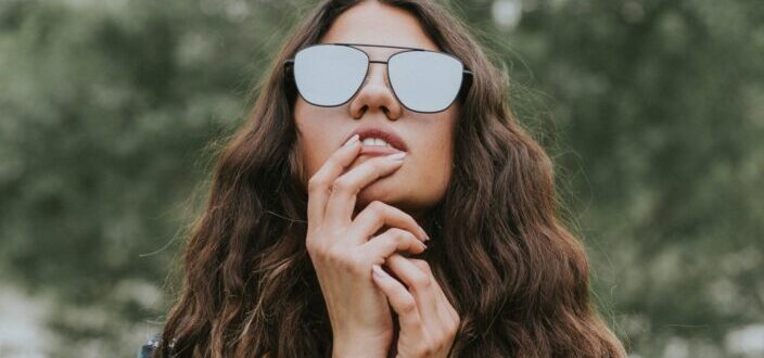 Lady with sunglasses posing