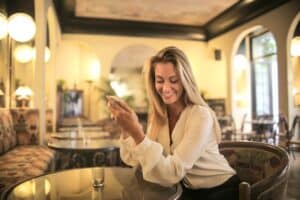 romantic things to say to your boyfriend in a text - featured