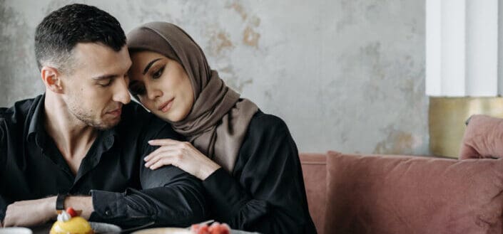 Woman leaning to her boyfriend's shoulder