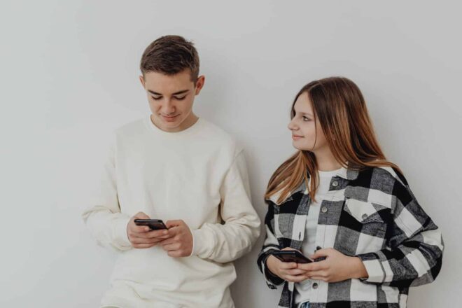 Couple holding smartphones - cute things to say to your crush