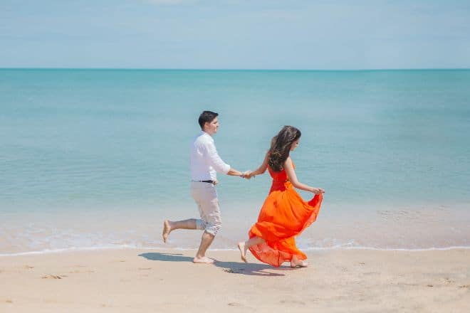 Man and Woman Running in the Beach - How To Make A Girl Like You