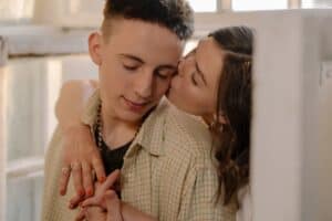 How To Be A Better Girlfriend - Featured
