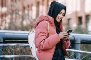 Good Conversation Topics for Texting - Featured