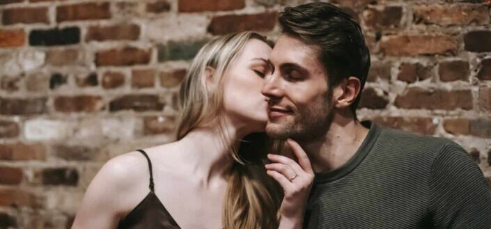 woman kissing her boyfriend