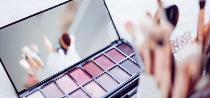 Makeup brushes and eyeshadows
