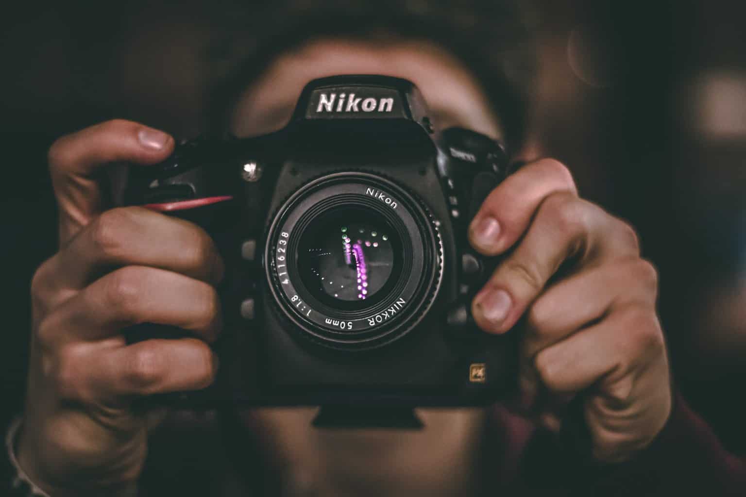 Taking night pictures of the streets full of lights with a Nikon DSLR